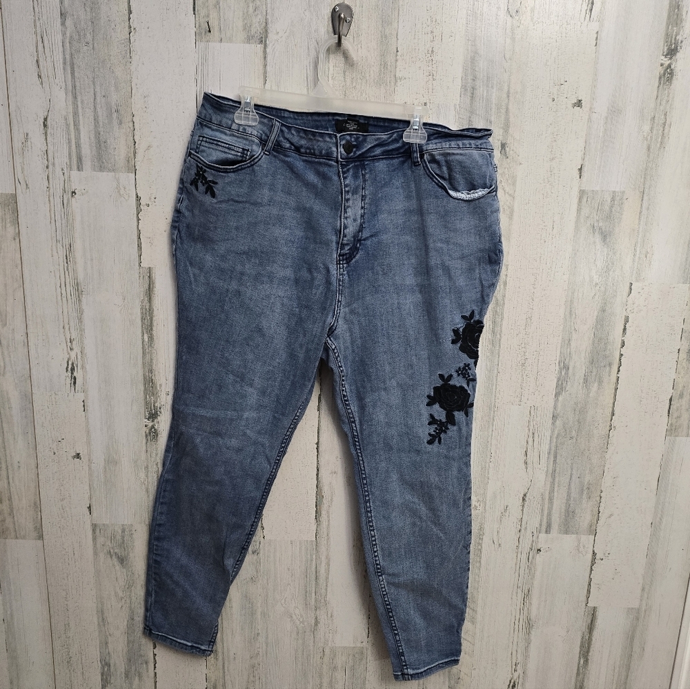Forever 21 + Blue Embroidered Denim Women's Jeans Plus Size 18